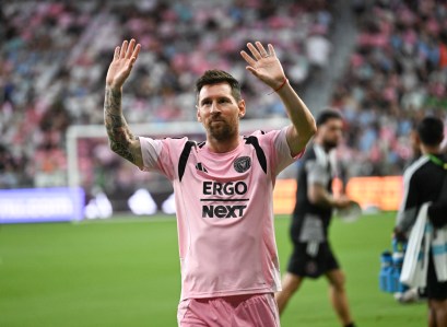 Messi statue goes viral for all the wrong reasons