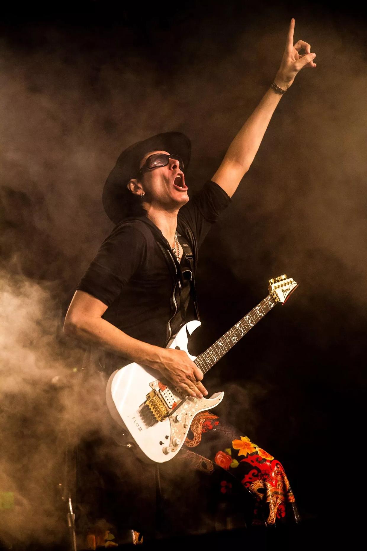 Generation Axe Guitarist Steve Vai: “I Was Afraid of Being Famous”