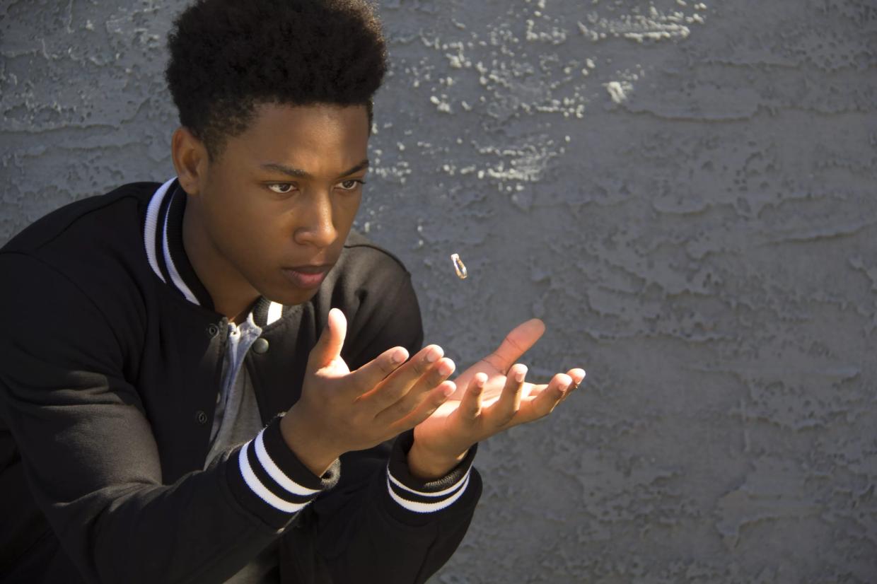 Street-Magic Drama <i>Sleight</i> Has One Great Trick But Needs More Magic