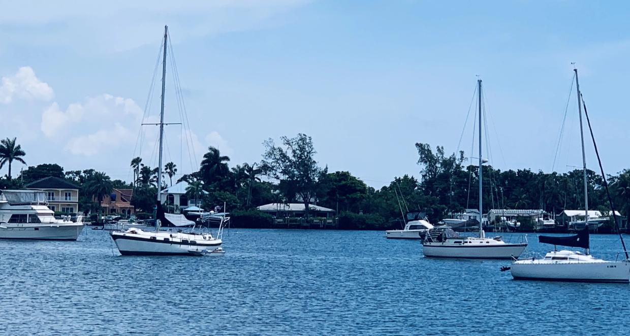 Hollywood Residents Want North and South Lakes Designated as Recreational Areas, Restricting Anchoring