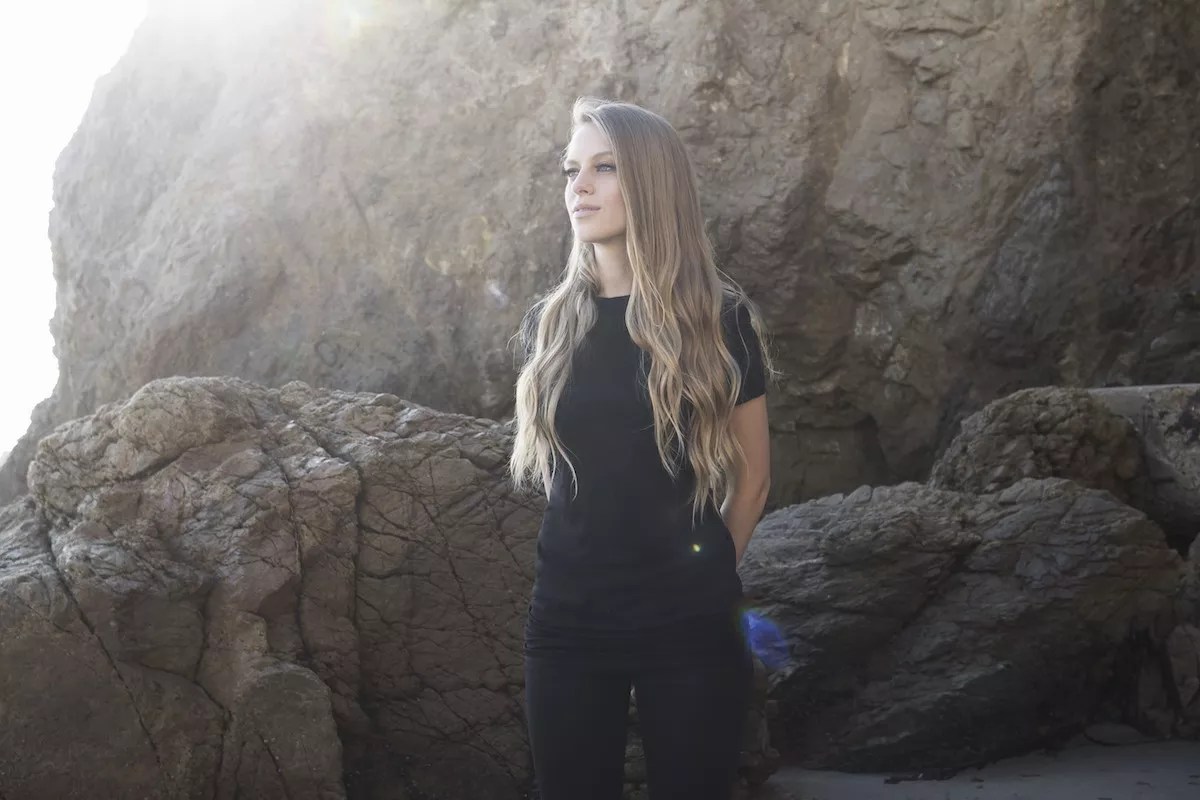 On <i>Monsoon</i>, Nora En Pure Relaxes and Energizes Listeners in Under 20 Minutes